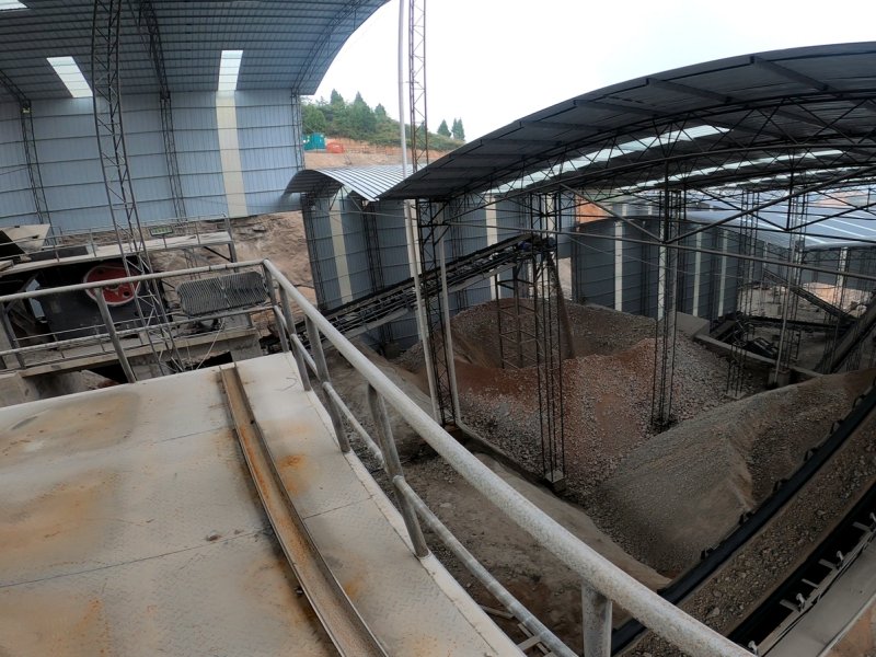 如何解決顎式破碎機出料不均的現(xiàn)象？有效提高鄂破產(chǎn)量